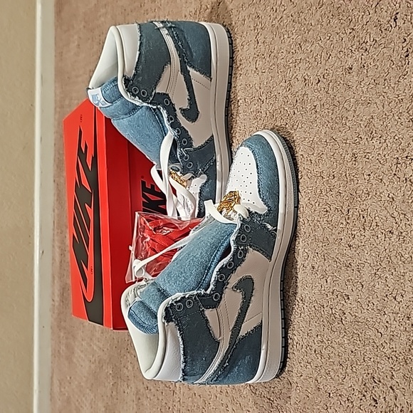 Nike Air Jordan 1 Retro Hi OG - Picture 7 of 8